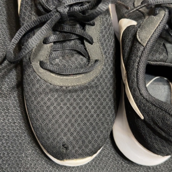 Nike Tanjun Black Women size 9.5 - Picture 4 of 6